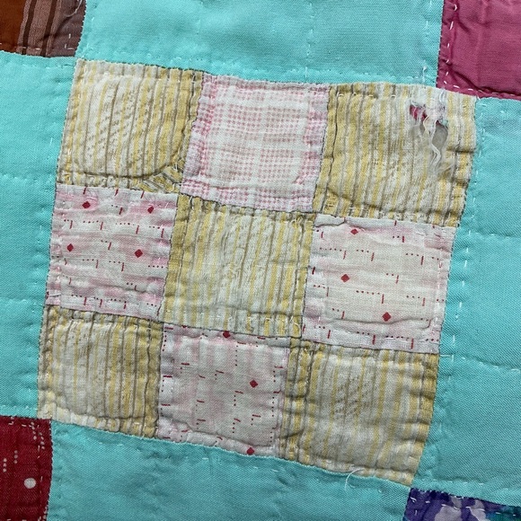 Vintage handstitched nine patch multicolored quilt 64 x 78 USA made - Picture 10 of 10